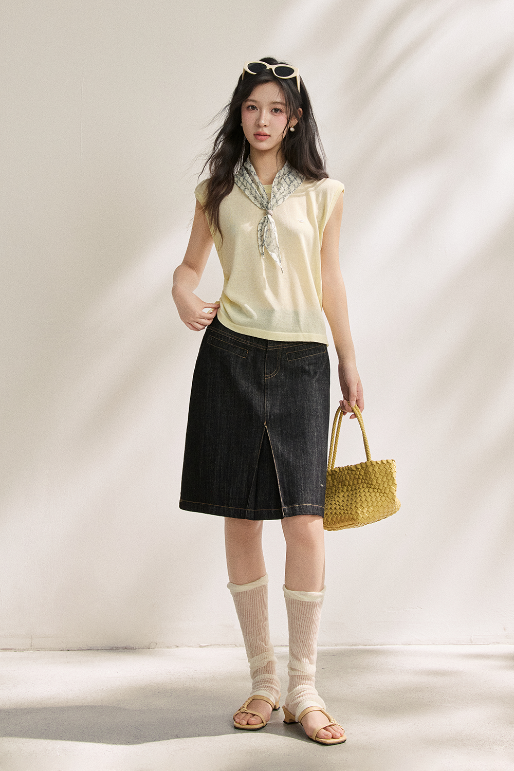 Áo thun + Khăn lụa cho nữ