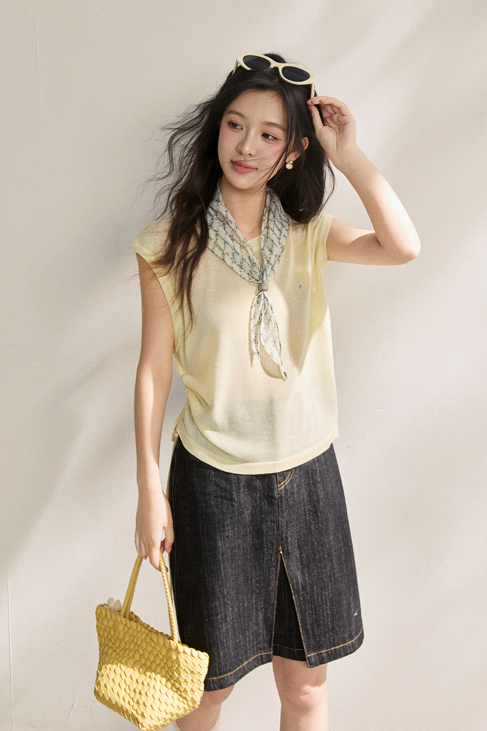 Áo thun + Khăn lụa cho nữ