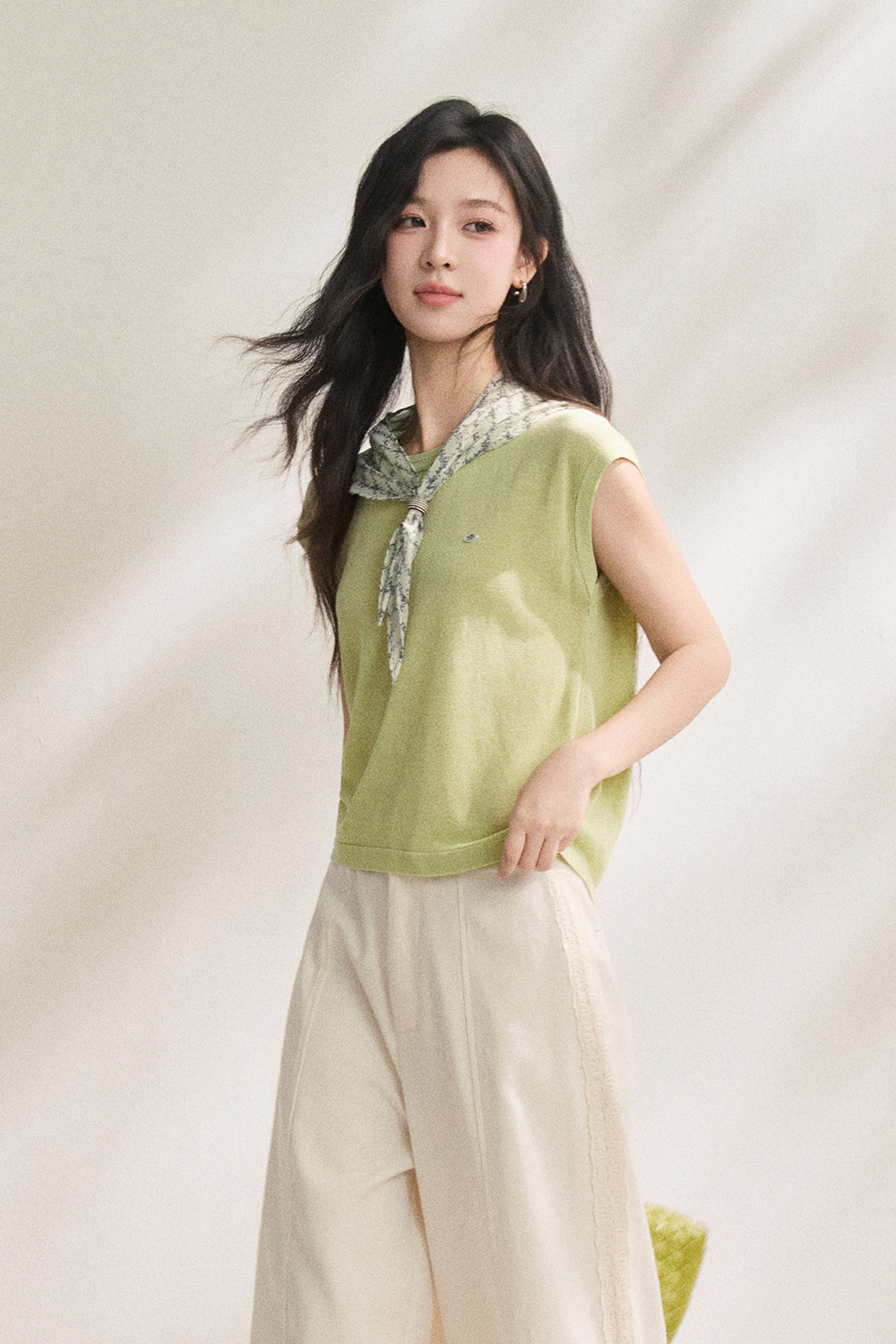 Áo thun + Khăn lụa cho nữ