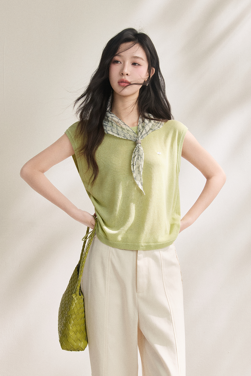 Áo thun + Khăn lụa cho nữ