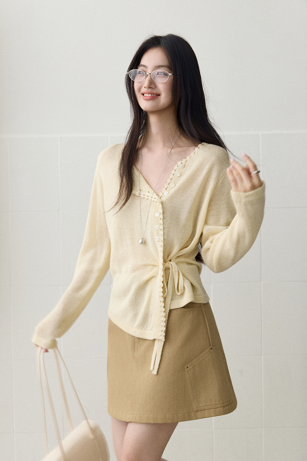女性のためのニットシャツ