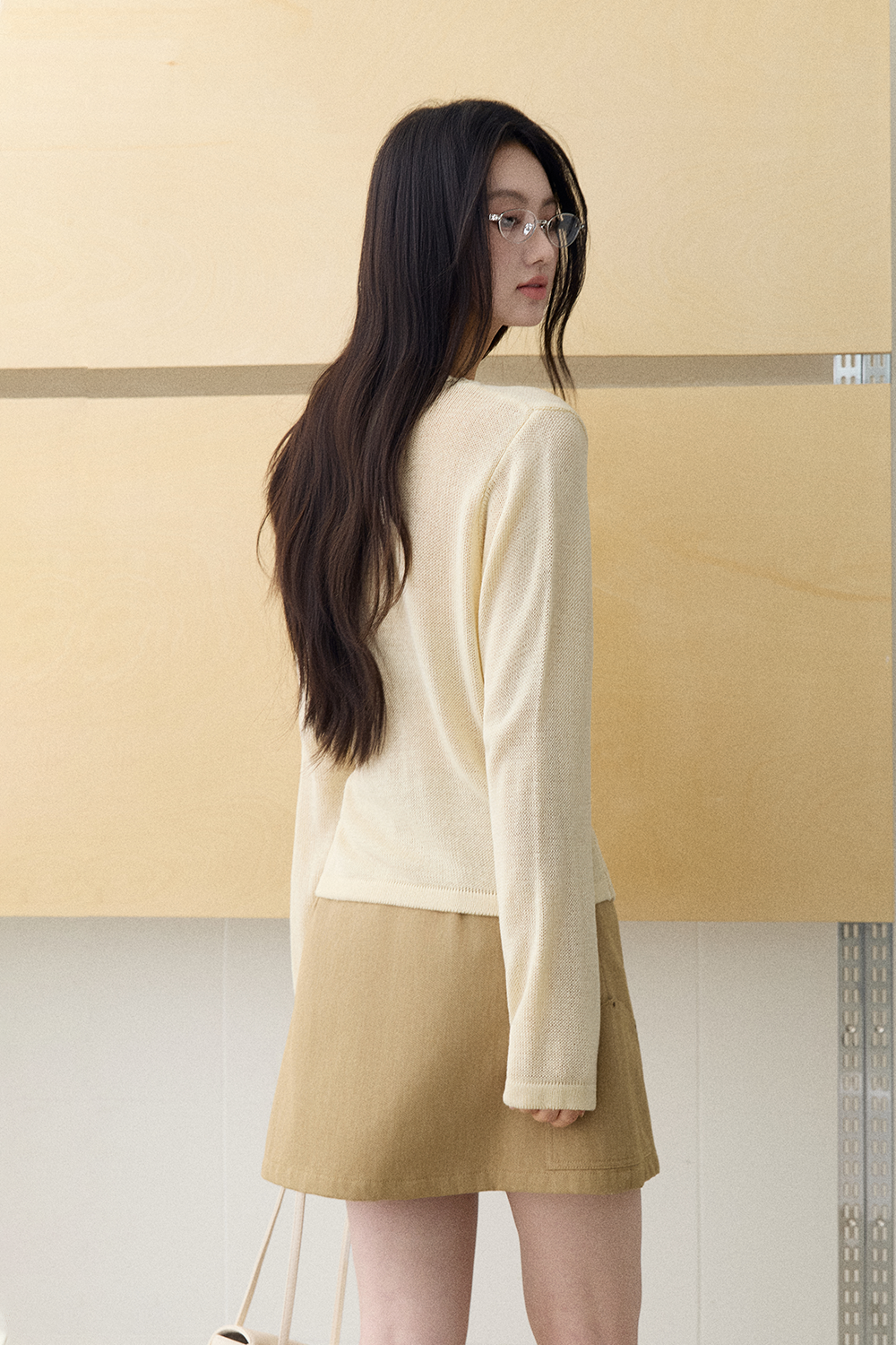 女性のためのニットシャツ