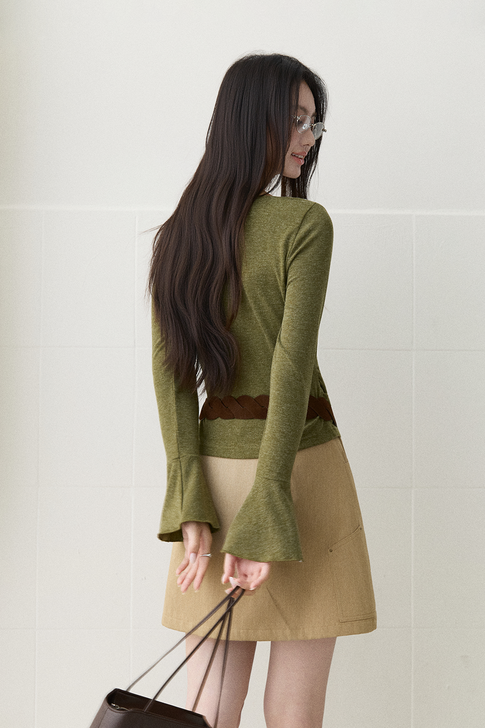 女性のためのニットシャツ