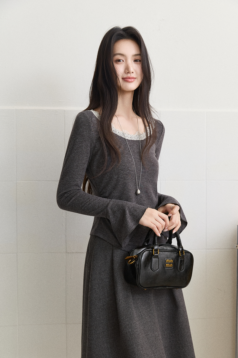 女性のためのニットシャツ