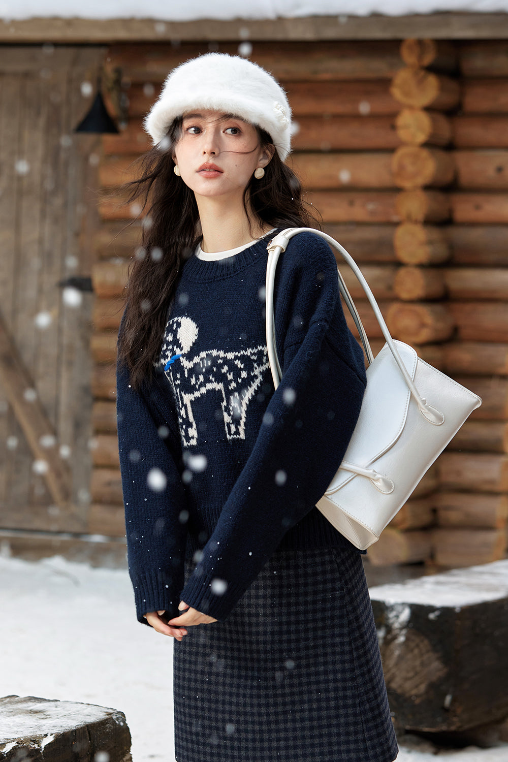 女性のためのニットシャツ