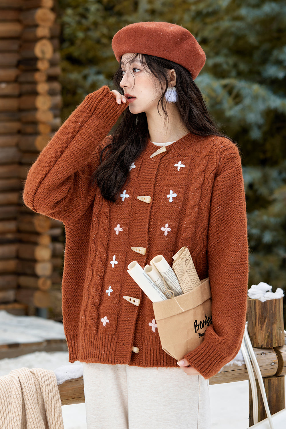 女性のためのニットシャツ
