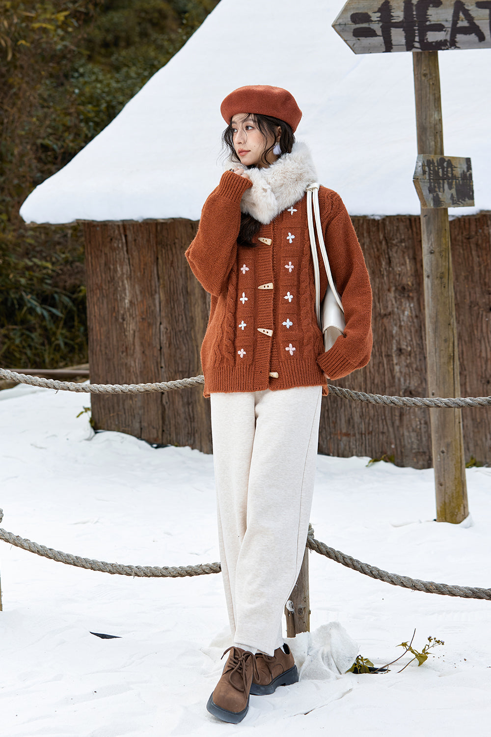 女性のためのニットシャツ
