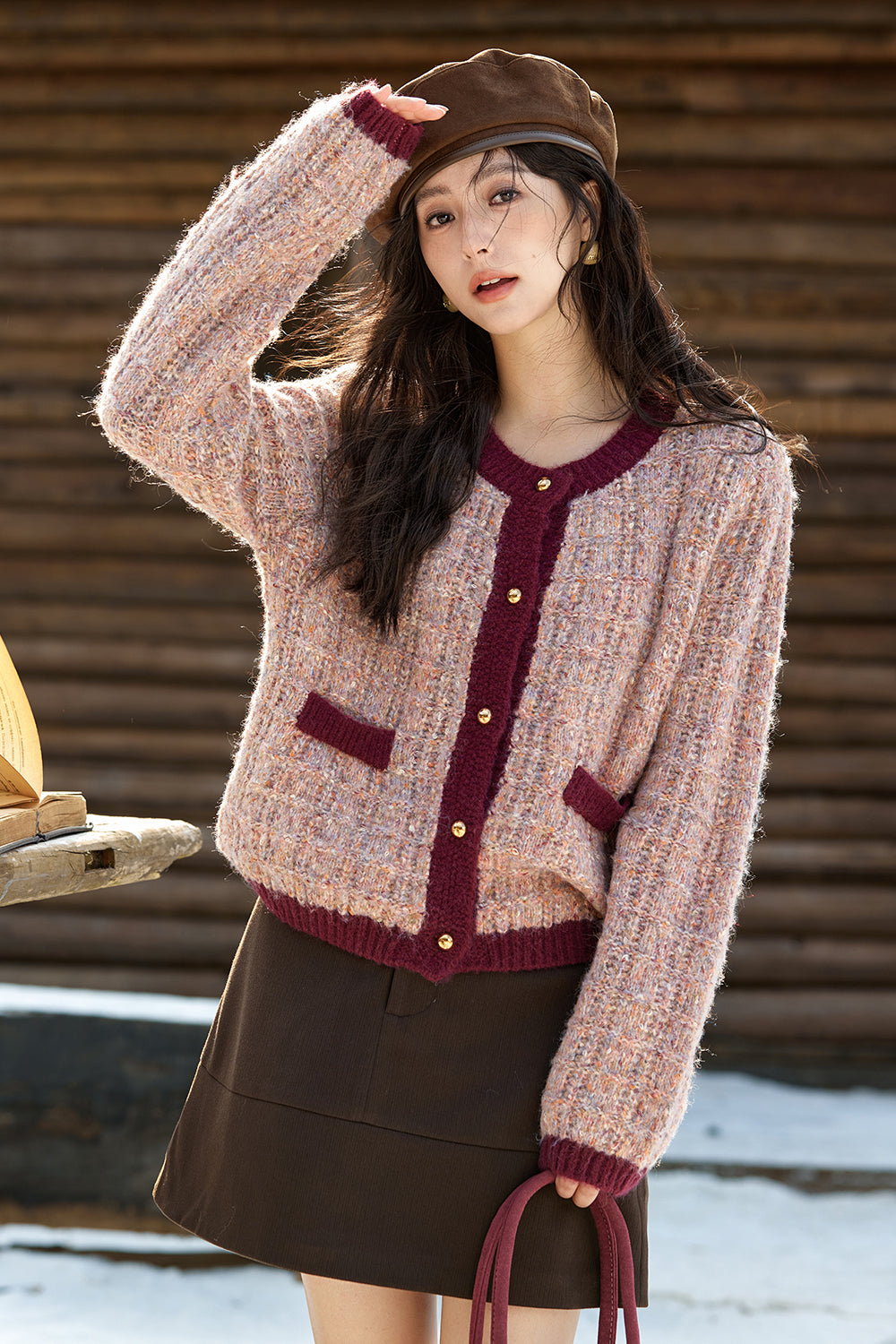 女性のためのニットシャツ