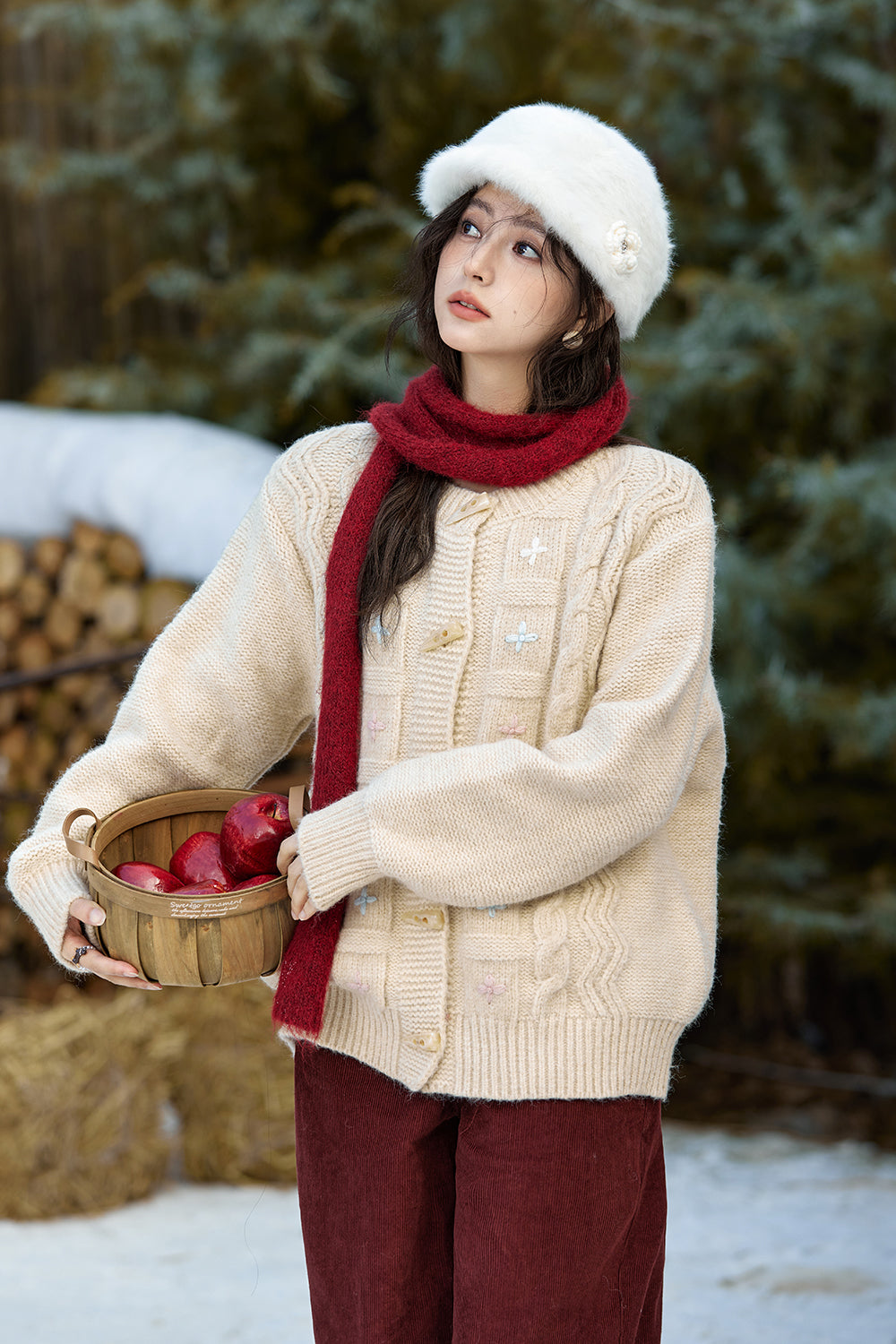 女性のためのニットシャツ
