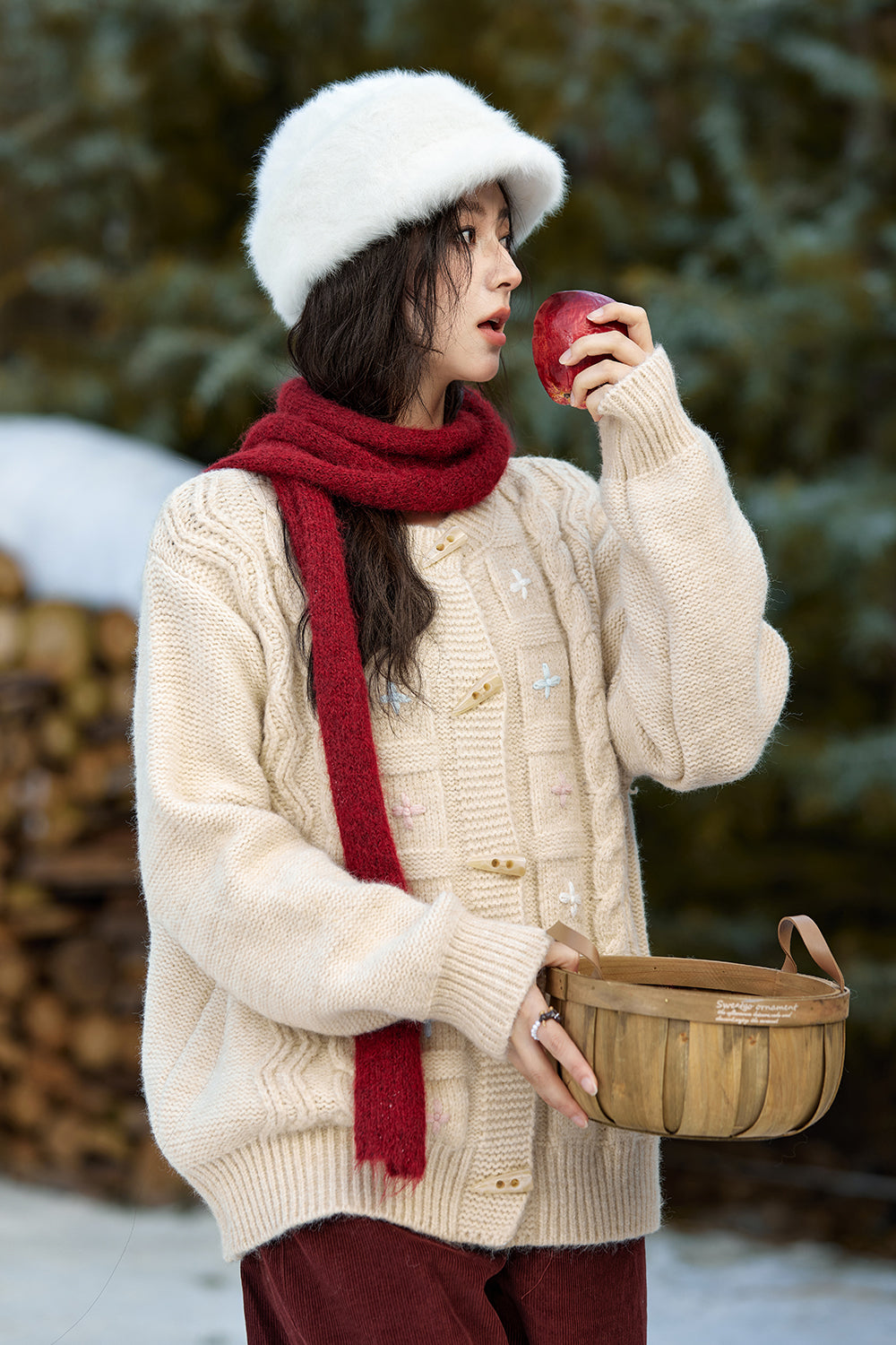 女性のためのニットシャツ