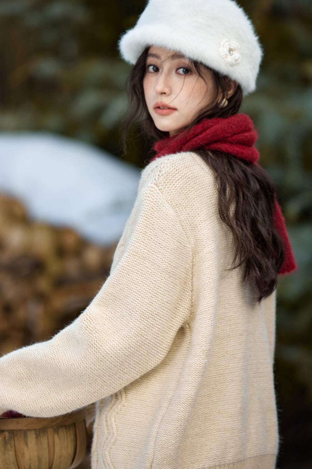 女性のためのニットシャツ