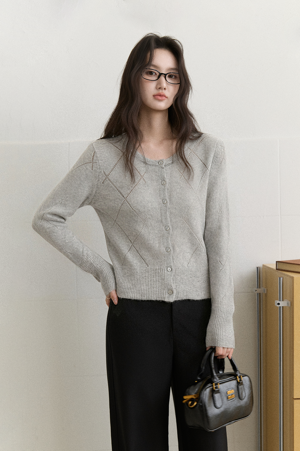 女性のためのニットシャツ