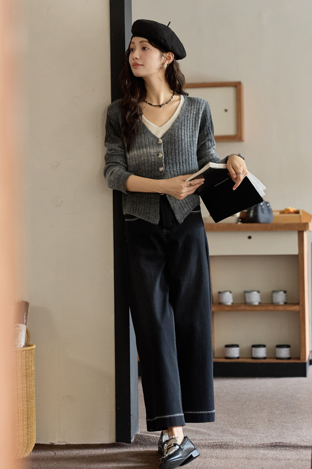 女性のためのニットシャツ