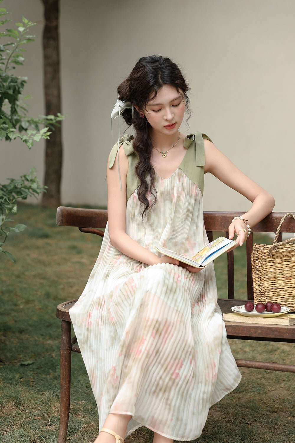 ชุดเดรสยาวสายเดี่ยวลายดอกไม้สำหรับผู้หญิง