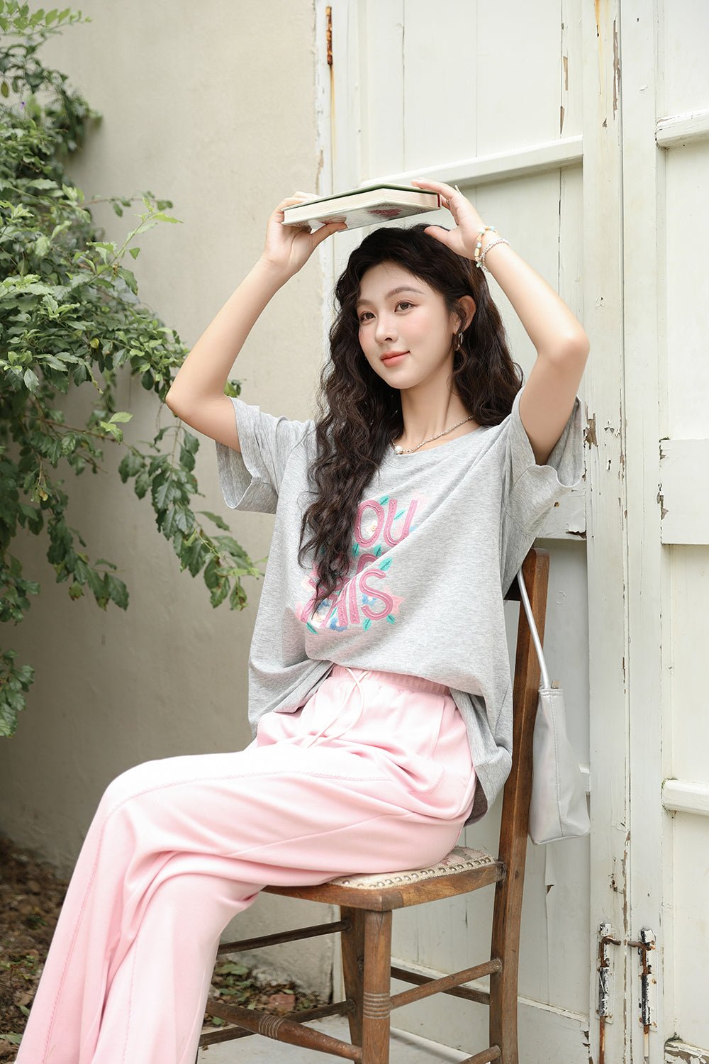 เสื้อยืดพิมพ์ลายดอกไม้สำหรับผู้หญิง