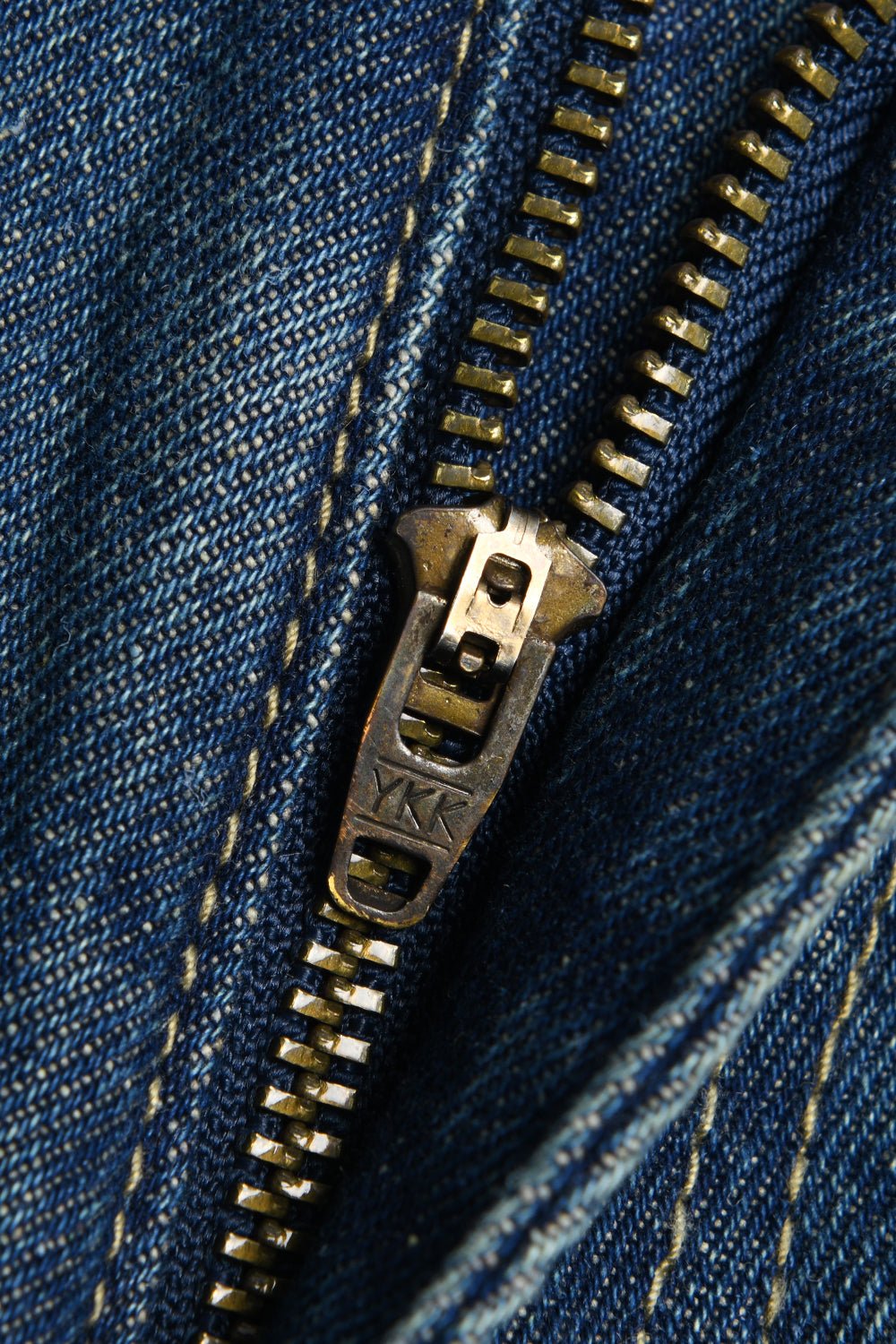 Jeans kaki lebar untuk wanita