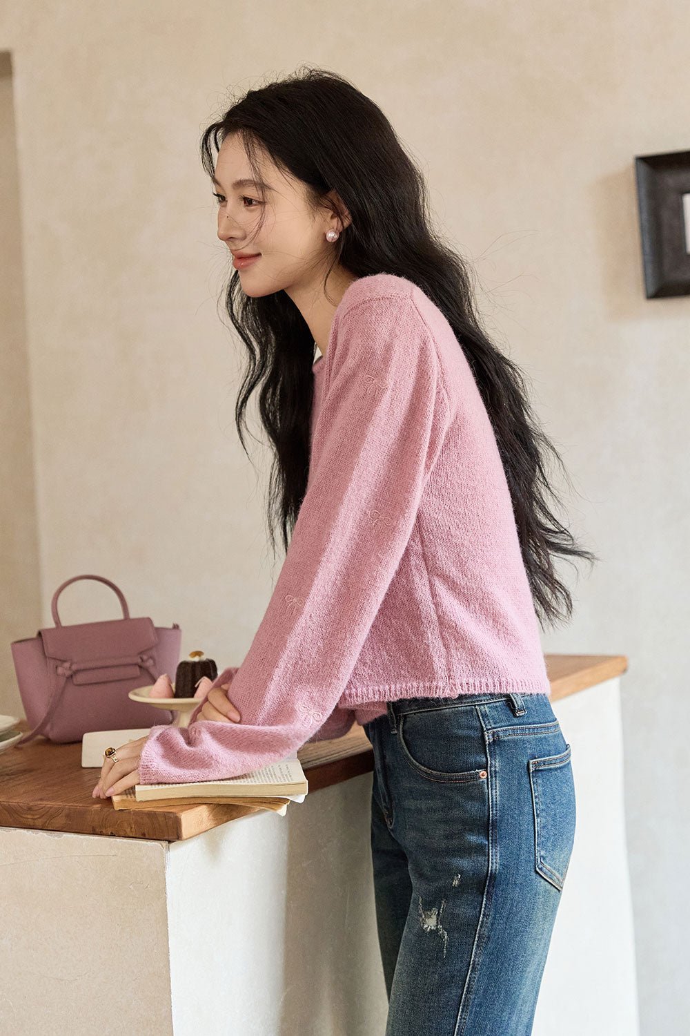 女性のためのニットシャツ