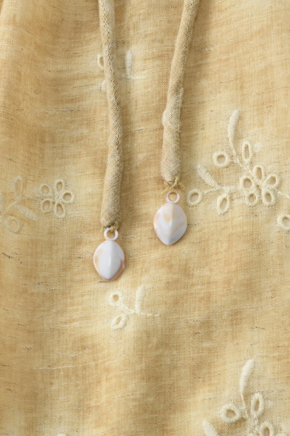 Gaun Bahu Terbuka untuk Wanita