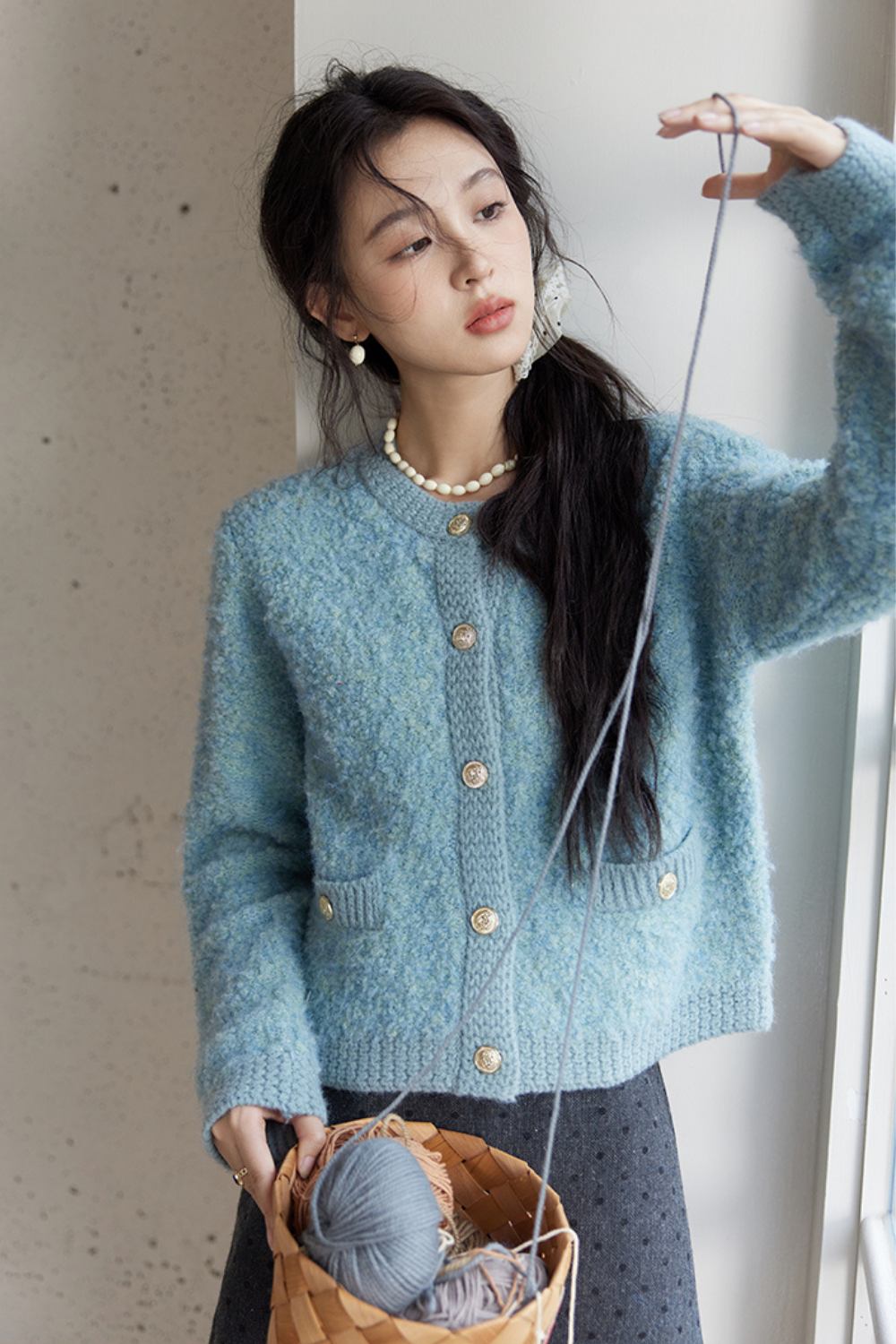 女性のためのニットシャツ