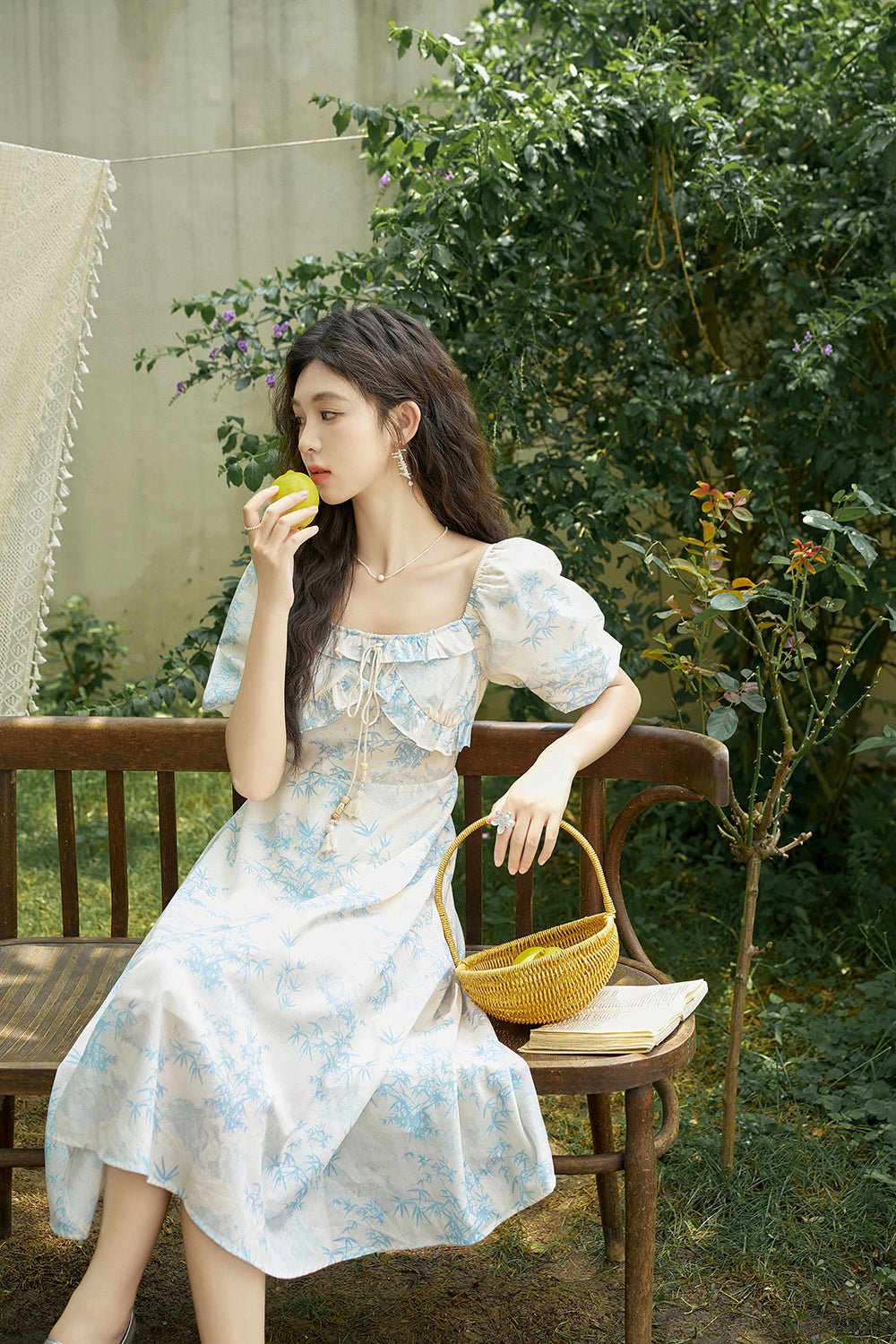 Gaun Midi Bunga Biru Wanita