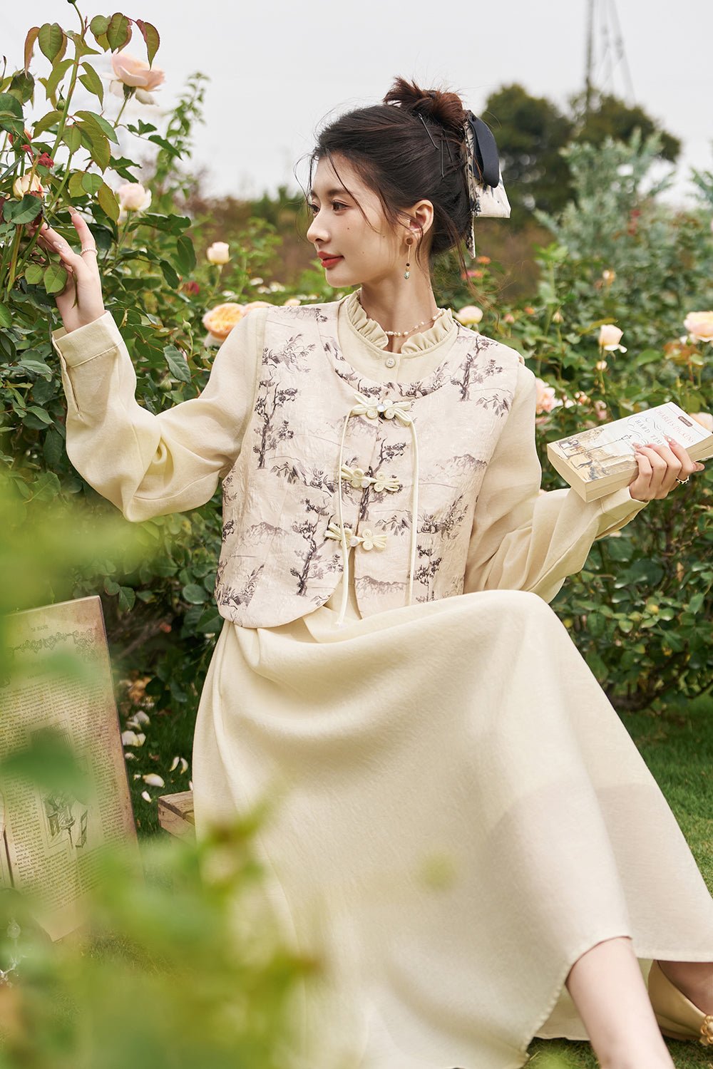 Bộ vest và váy được bán riêng