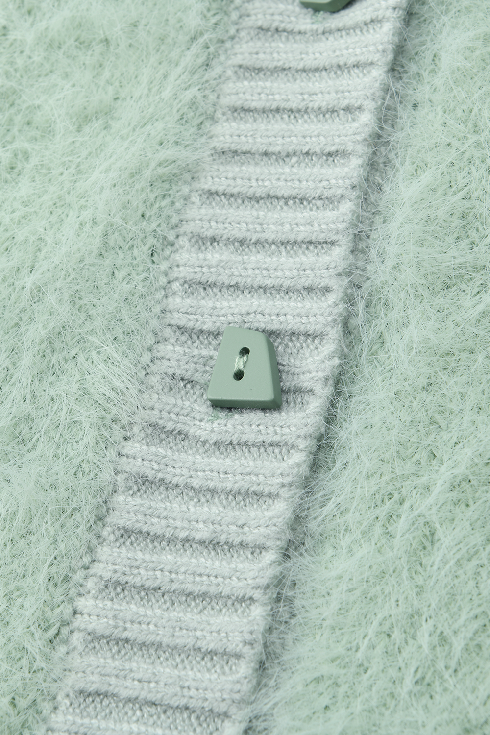 女性のためのニットシャツ