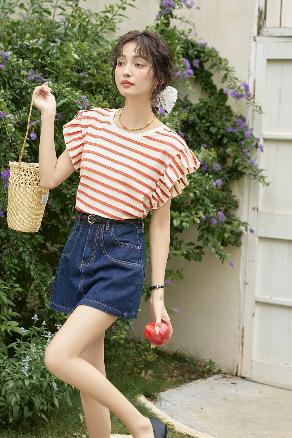 เสื้อยืดลายทางสีแดงสำหรับผู้หญิง