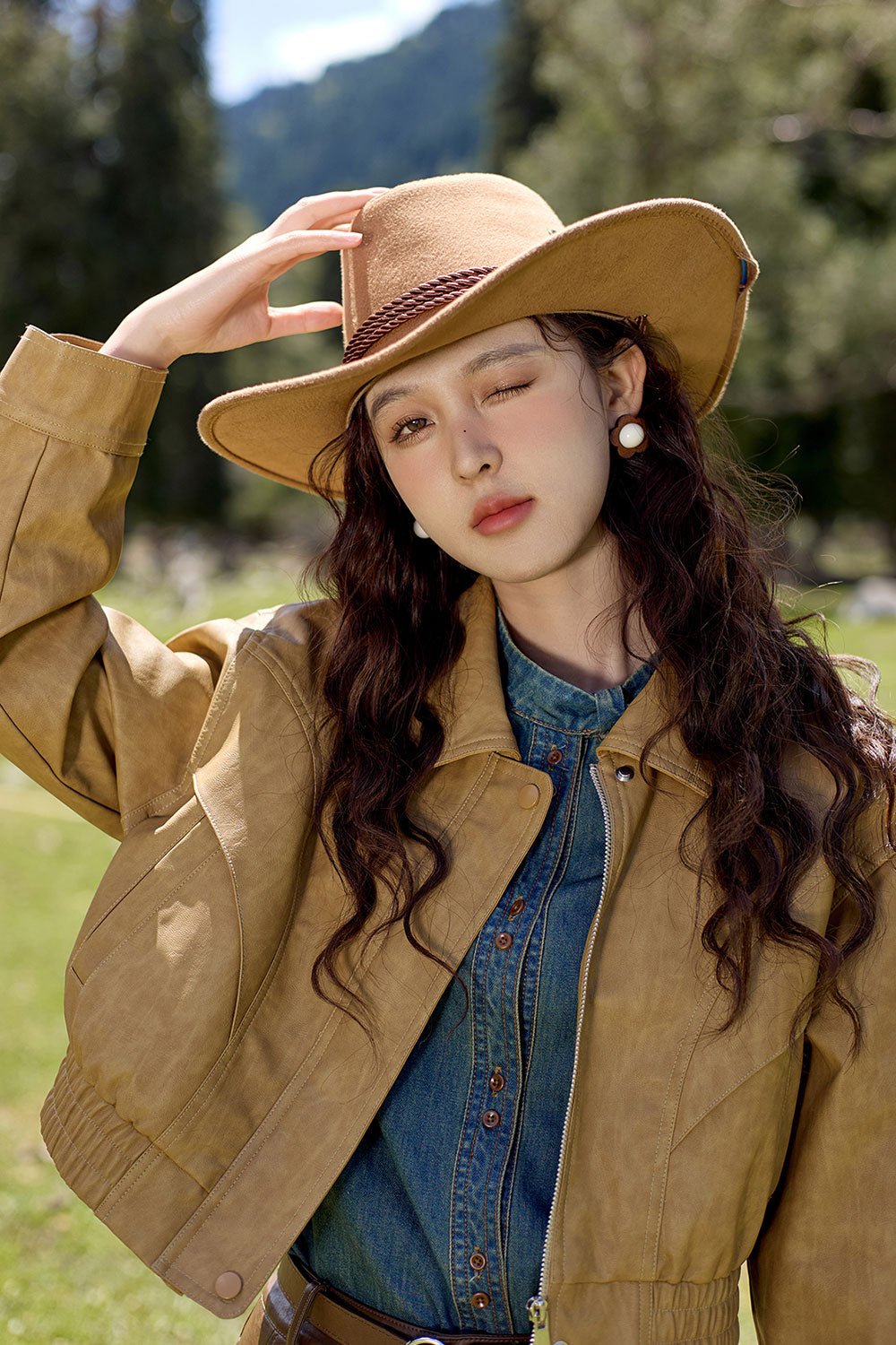 เสื้อโค้ตหนังสำหรับผู้หญิง