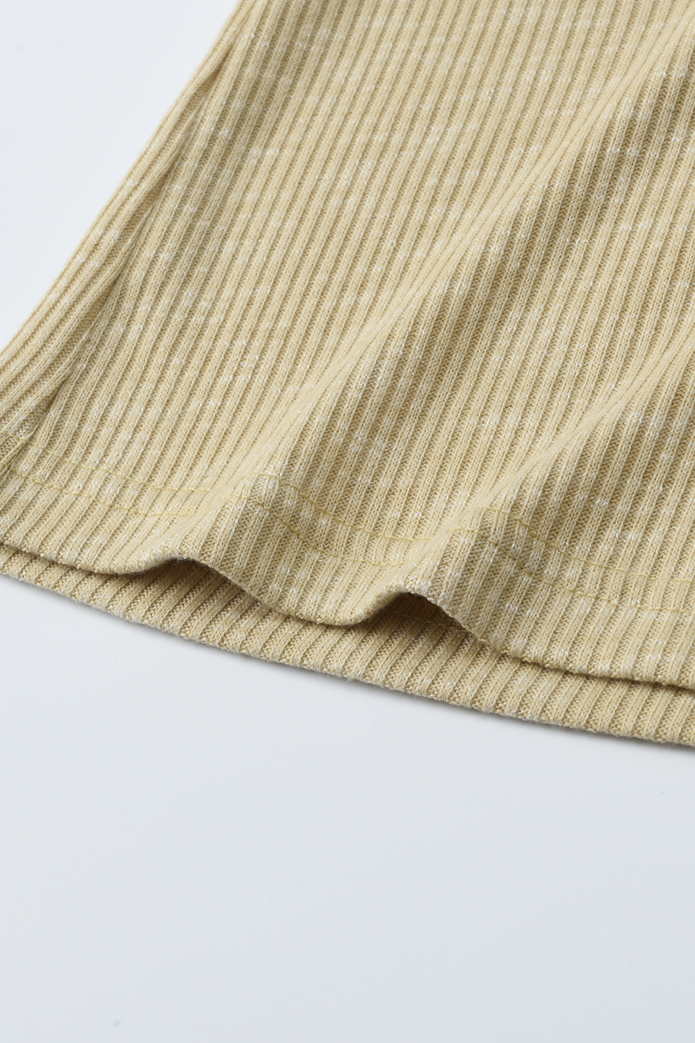 女性のためのニットシャツ