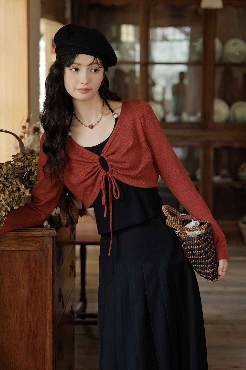 Bộ vest áo dây và áo cardigan