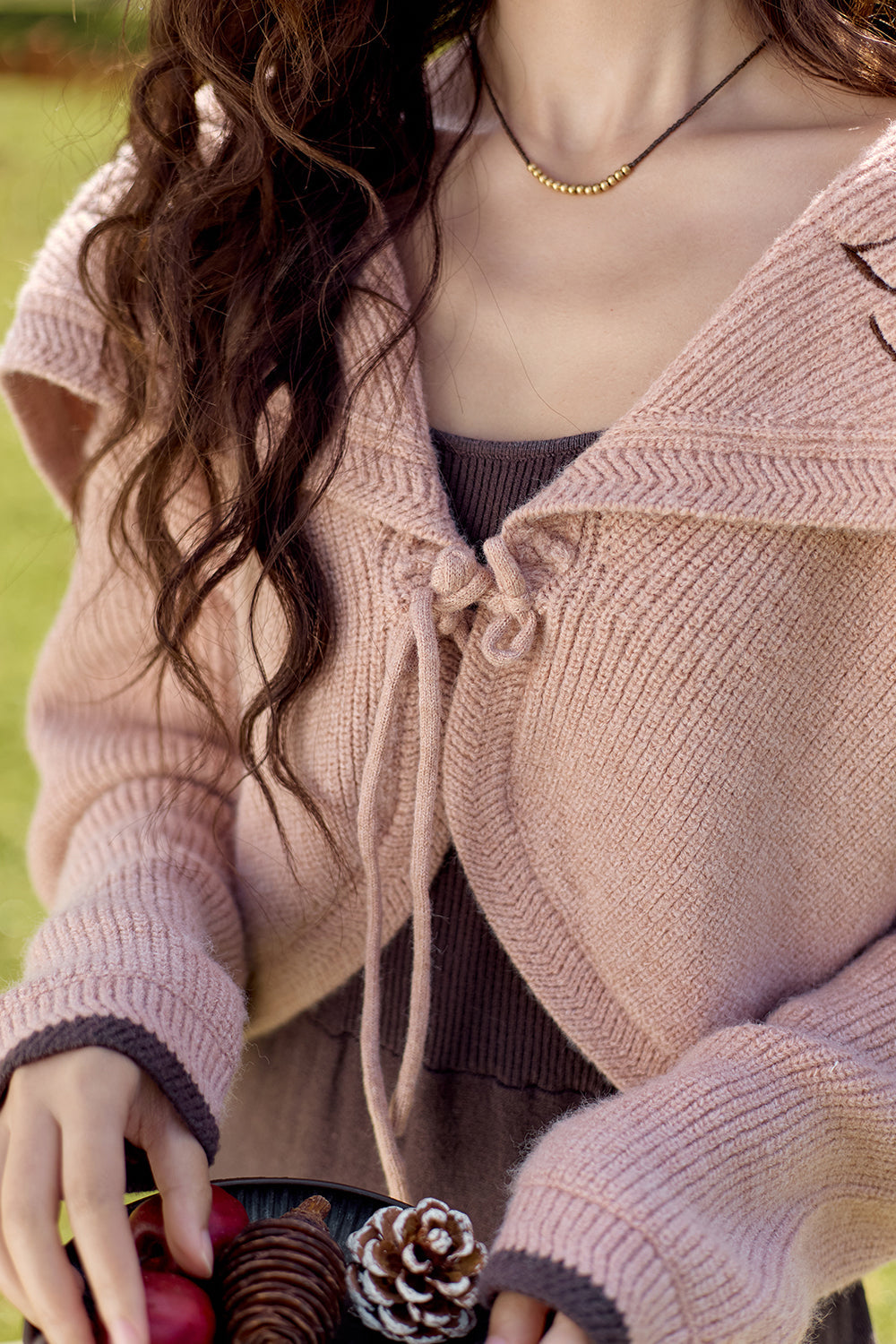 ชุดเดรสสายเดี่ยวและเสื้อโค้ท ขายแยกกัน