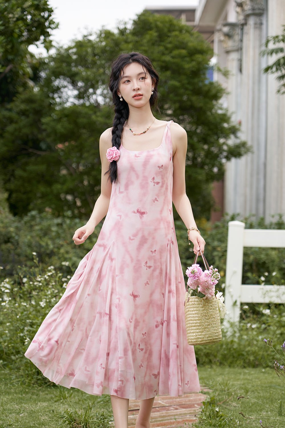 Bộ váy và áo khoác dây mảnh được bán riêng