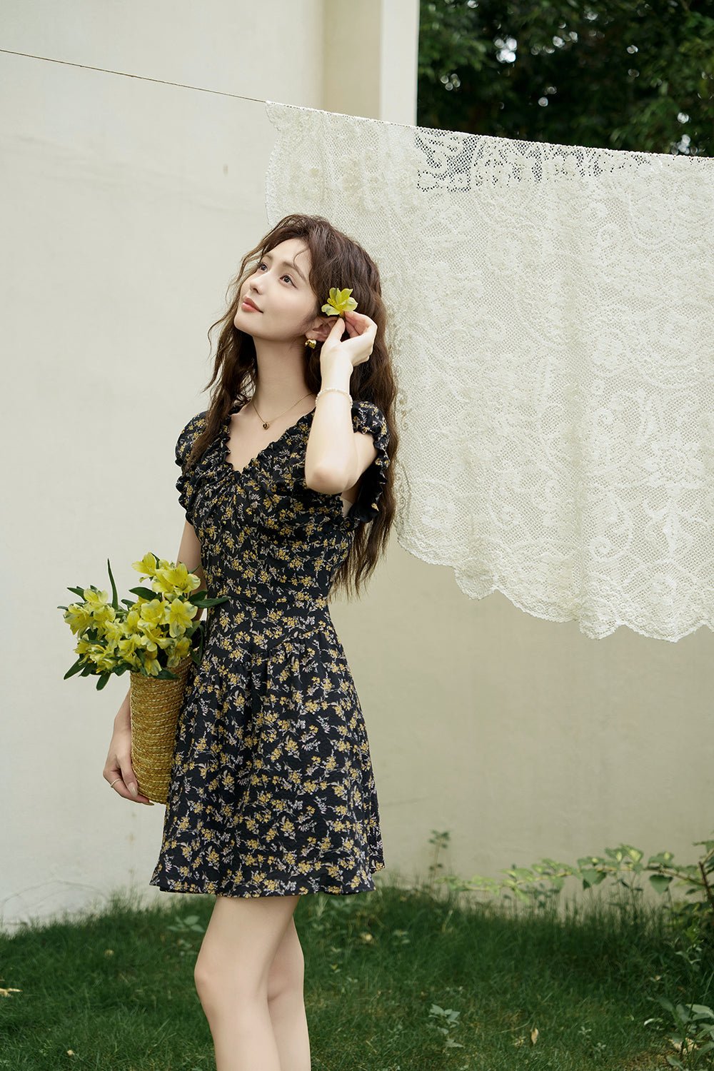 Gaun Mini Hitam Wanita