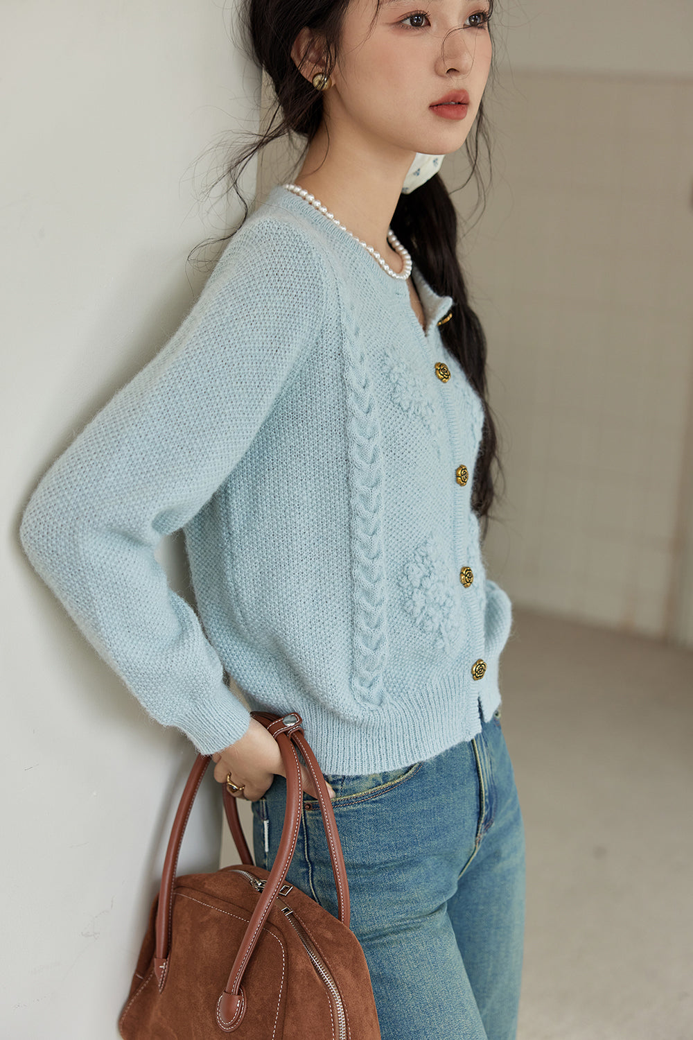 女性のためのニットシャツ
