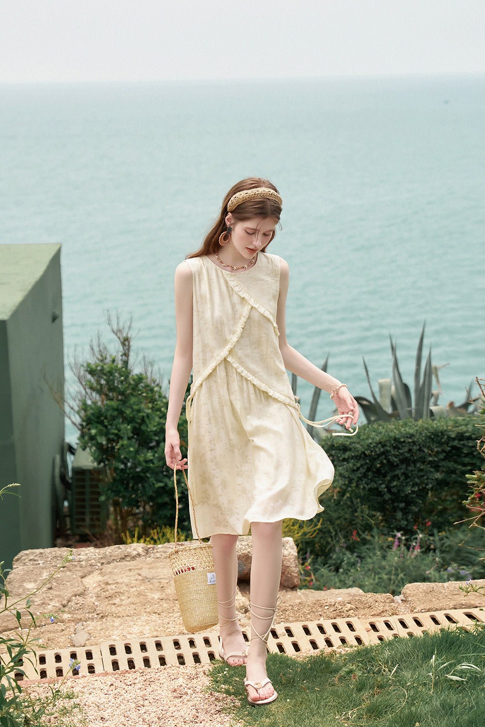 Gaun Midi Padat Tanpa Lengan Wanita