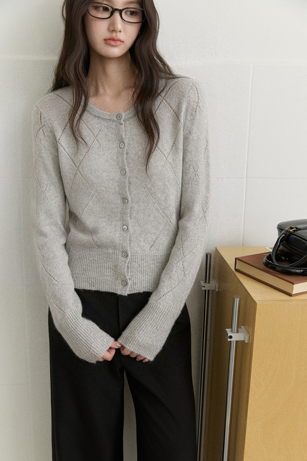 女性のためのニットシャツ