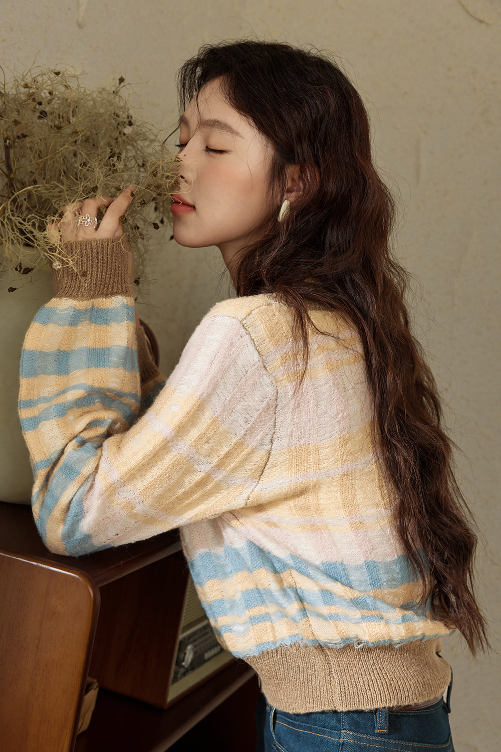 女性のためのニットシャツ