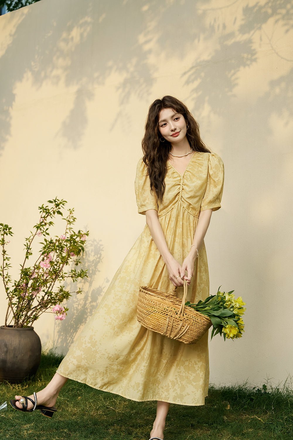 Gaun Maxi Kuning untuk Wanita