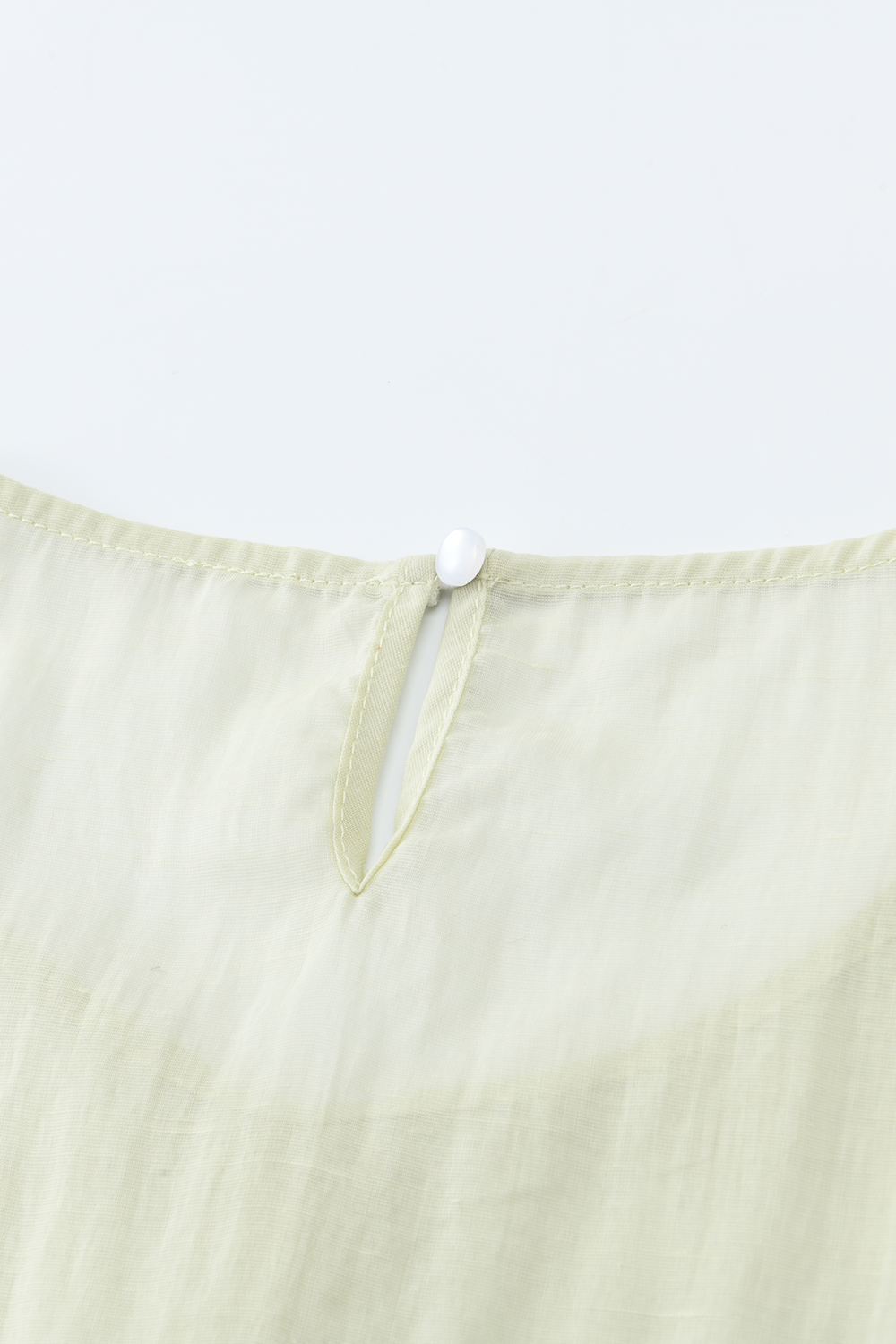 여성용 블라우스와 벨트