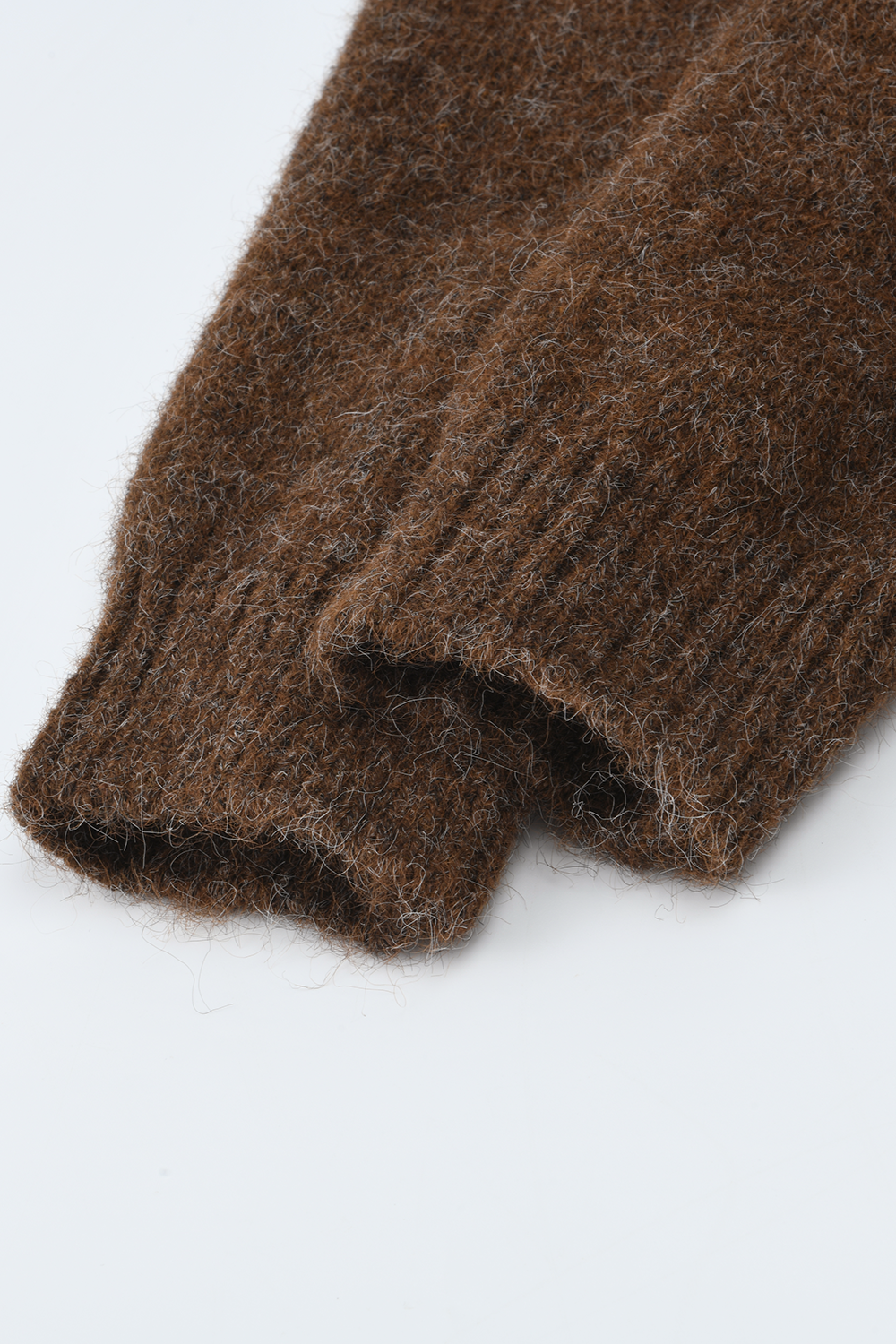 女性のためのニットシャツ