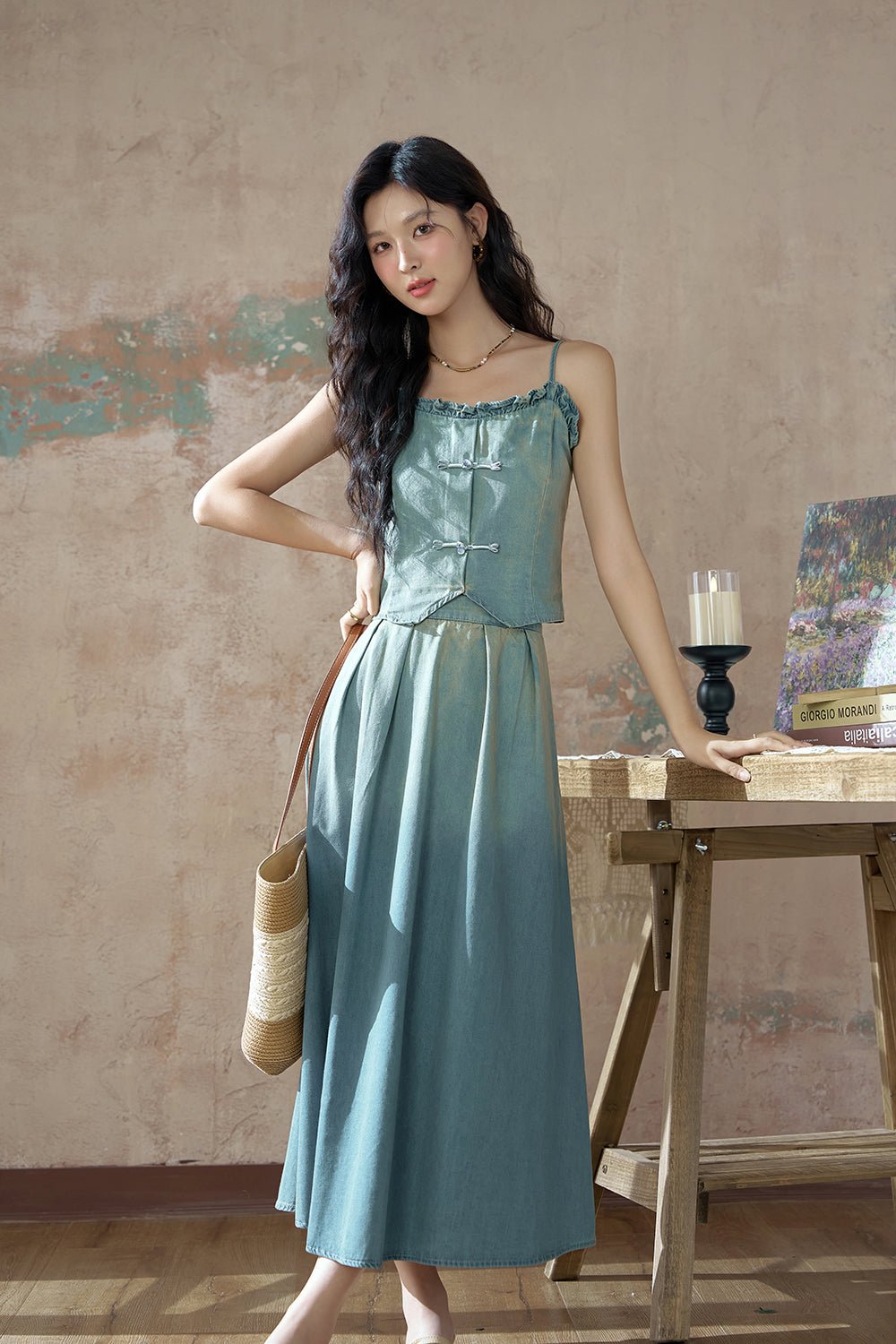 Bộ áo và váy dây mảnh được bán riêng