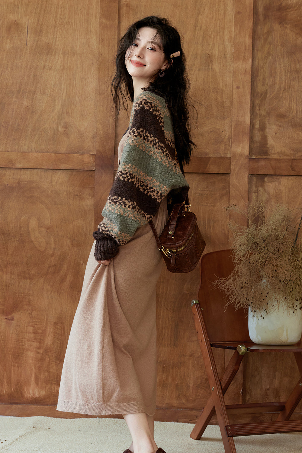 ชุดเดรสสายเดี่ยวและเสื้อโค้ท ขายแยกกัน