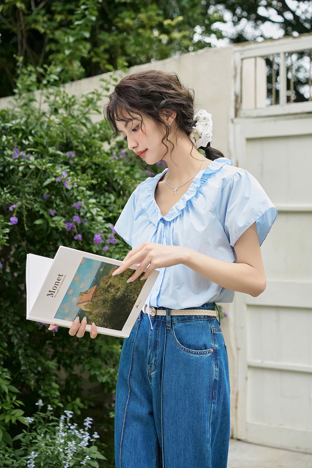 Blus Kerah Ruffled untuk Wanita