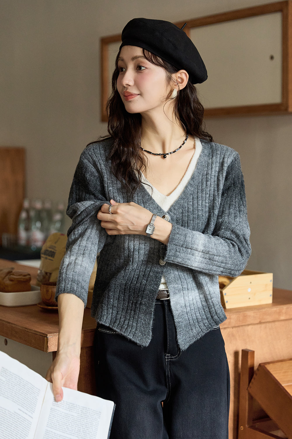 女性のためのニットシャツ