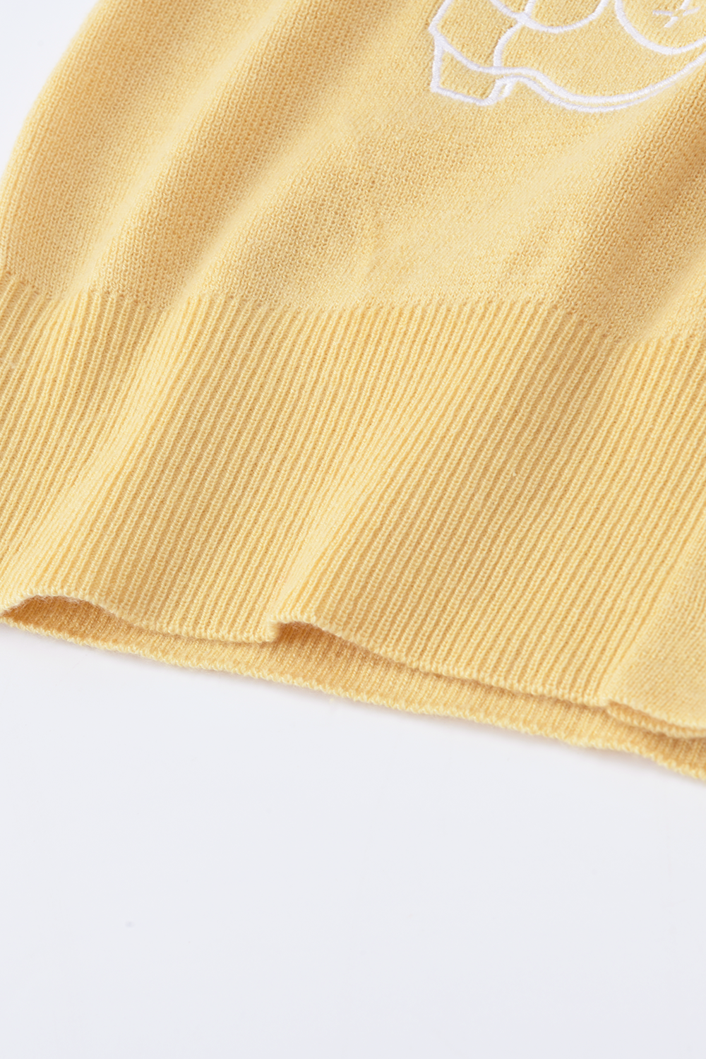 女性のためのニットシャツ