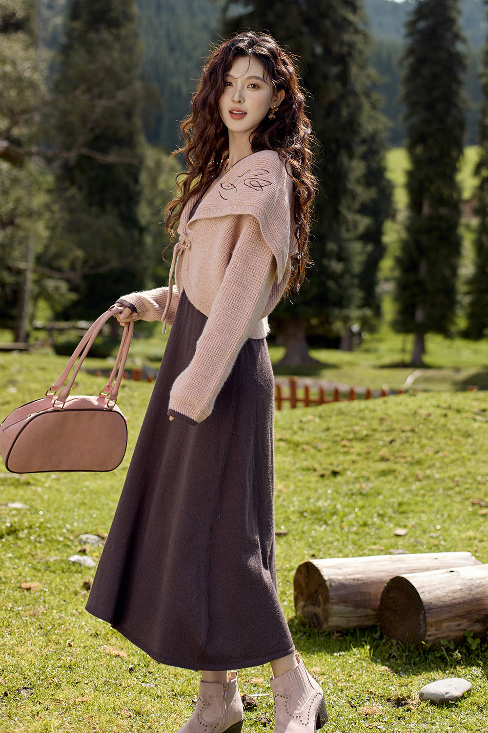 ชุดเดรสสายเดี่ยวและเสื้อโค้ท ขายแยกกัน