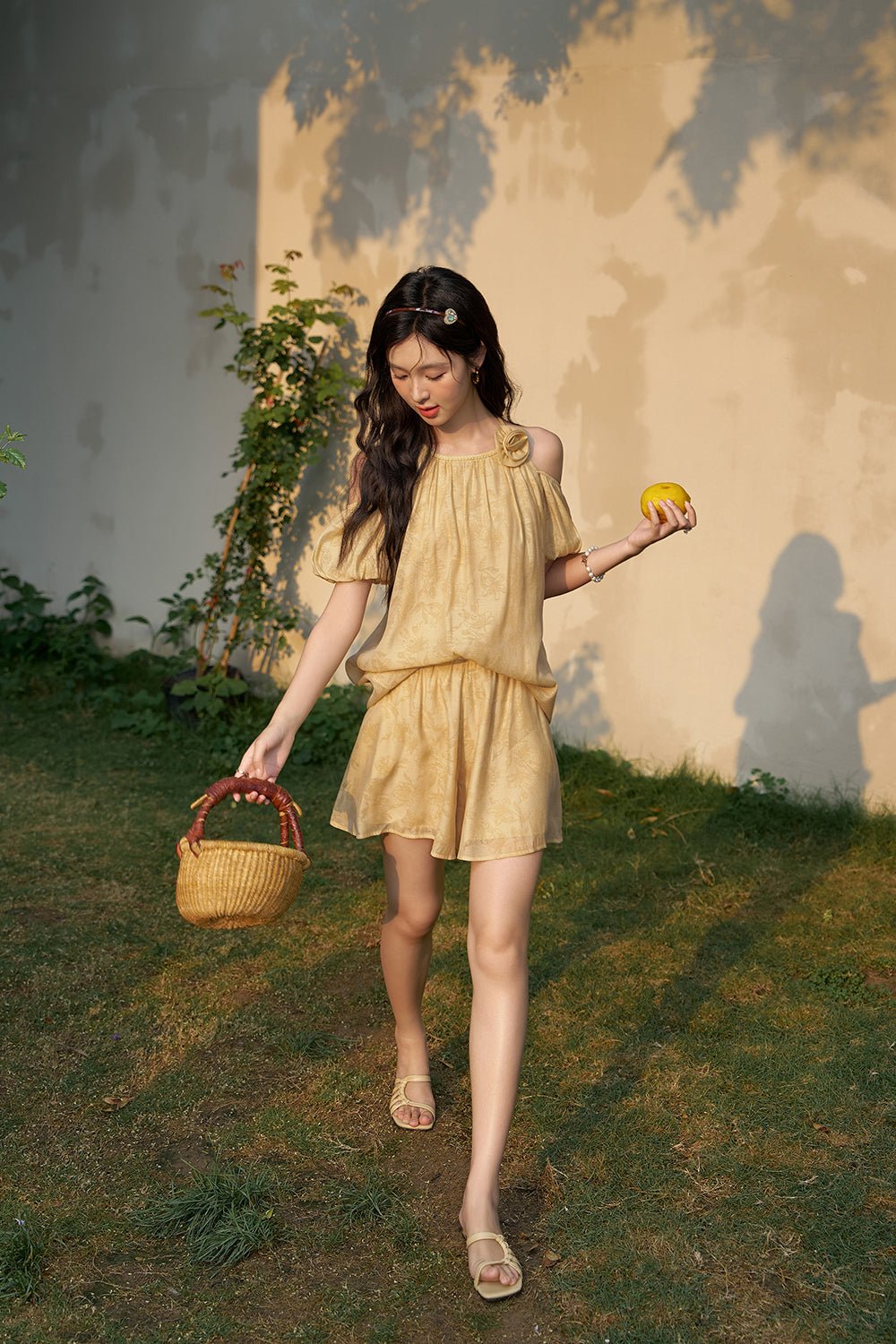 별도로 판매 된 어깨 블라우스와 반바지 세트