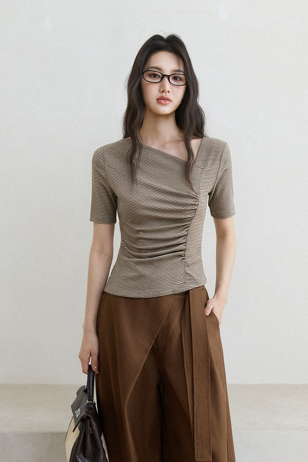 女性のためのニットTシャツ