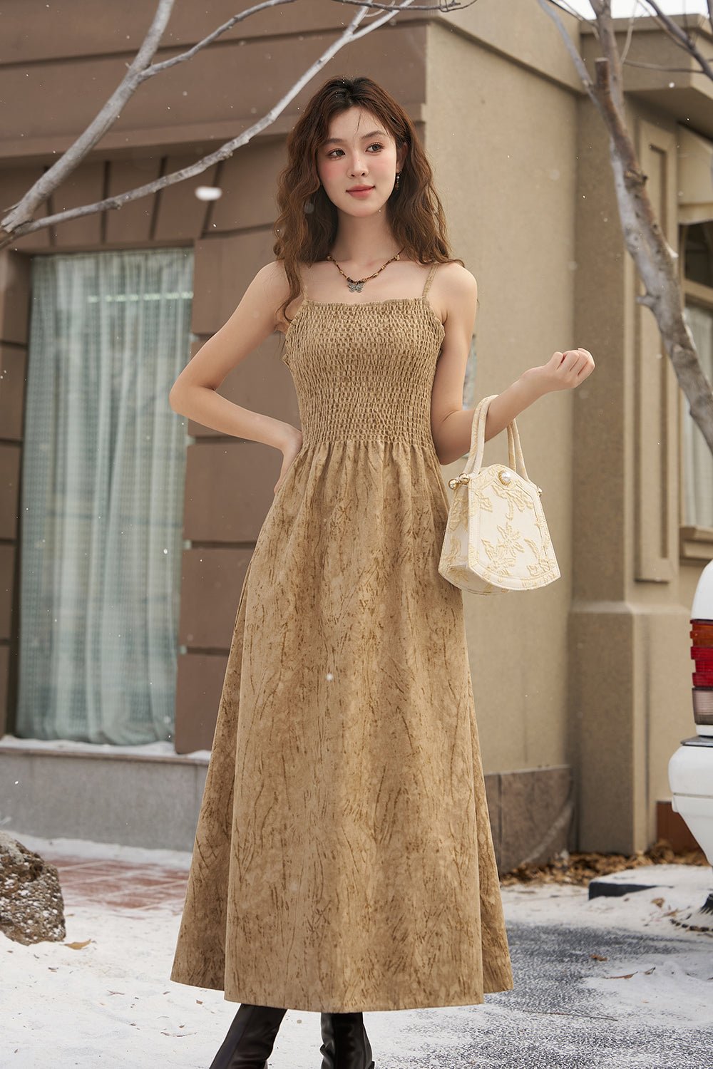 ชุดเดรสสายเดี่ยวและเสื้อโค้ท ขายแยกกัน