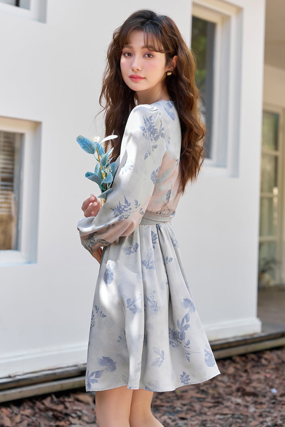 ชุดเดรสยาวปานกลางสีพื้นหรูหราสำหรับผู้หญิง